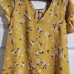 H&M’ floral blouse